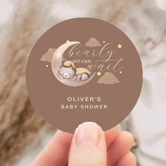 Adesivo Redondo Bonito Castanho Esperando Um Urso Sonolento Da Est (Cute Brown Bearly Wait Moon Star Sleepy Bear Classic Round Sticker)