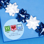 Adesivo Redondo Bonito presente personalizado para Hanukkah Peace<br><div class="desc">Os adesivos de Hanukkah do Amor de Paz Personalizado para um presente Chanukah ou um favor de festa. Um bonito sinal de paz,  coração,  e uma bela menorah num belo adesivo azul judeu de férias.</div>