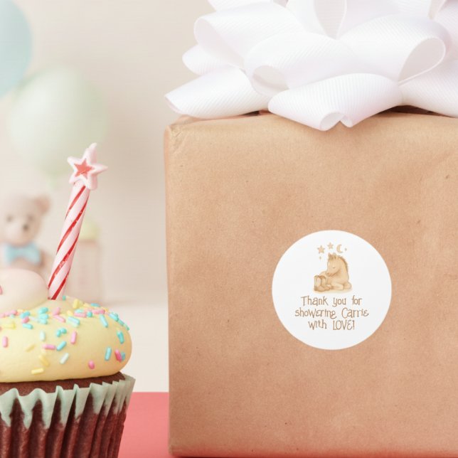 Adesivo Redondo Boots do Cowboy e Chá de fraldas do Foto (Sweet cowboy baby boots and foal thank you sticker)