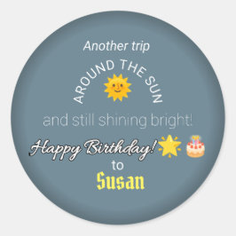 Adesivo Redondo Brilhante: Vinheta de Celebração de Aniversário