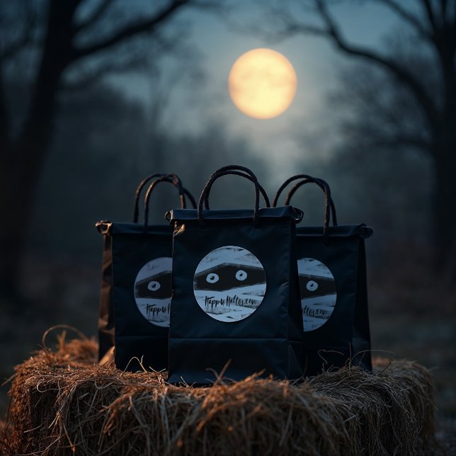 Adesivo Redondo Brincadeira, Múmia Branca e Negra Feliz Dia das Br (Whimsical Fun Black & White Mummy Happy Halloween Classic Round Sticker)