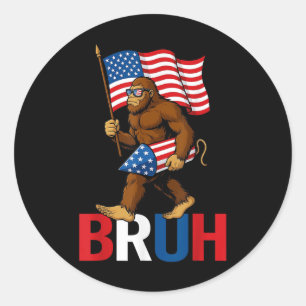 Adesivo Redondo Bruh Bigfoot Fireworks American Flag Patriótico 4º