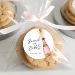 Adesivo Redondo Brunei e Chá de panela rosa e Dourado<br><div class="desc">Os adesivos Brunch e Bubble Chá de panela são perfeitos para o seu chá de panela temático Champagne. Projetado com uma bela cor d'água,  rosa e Dourada Garrafa de Champanhe. Itens correspondentes na nossa loja,  Design do Partido Cava.</div>