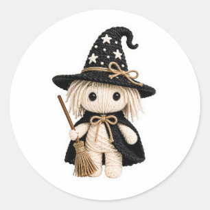 Adesivo Redondo Bruxa Branca Estilo Amigurumi Costurada com Vassou
