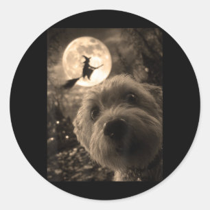 Adesivo Redondo Bruxa Maltesa Engraçada Voando Lua Cheia Selfie