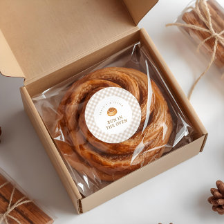 Adesivo Redondo Bun In The Oven Cinnamon Roll Baby Shower 