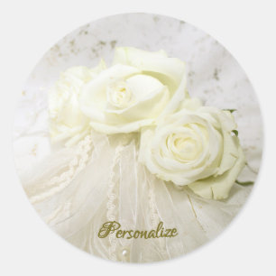 Adesivo Redondo Buquê de Rosas Brancas Véu de Renda Vintage Person