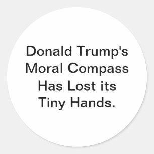 Adesivo Redondo Bússola Moral Quebrada de Trump Hankamer Artjunkha
