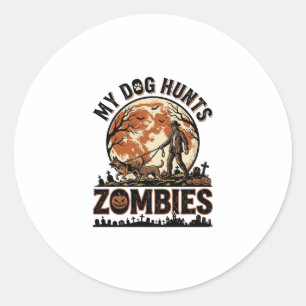 Adesivo Redondo Cachorro Caça Zumbis Design Vetorial Vintage de Ha
