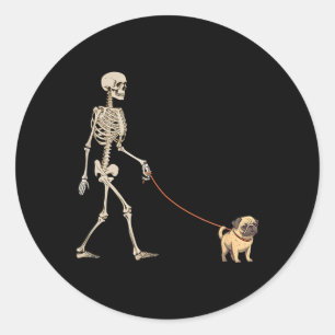 Adesivo Redondo Cachorro Esqueleto Pug Engraçado Andando no Hallow