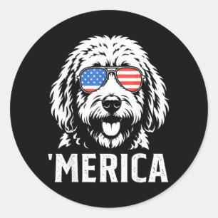 Adesivo Redondo Cachorro Goldendoodle Patriótico Bandeira American
