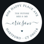 Adesivo Redondo Caligrafia Moderna Chic O Futuro Endereço De Casam<br><div class="desc">Os adesivos de endereços Chic Round, ou de retorno de noivado, em azul-lacre profundo, com a frase "A futura Sra. e Sr.", o endereço de retorno dos casais, o nome da família em uma fonte moderna de caligrafia com espirais e um pequeno símbolo cardíaco. Adicione facilmente o seu nome e...</div>