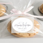 Adesivo Redondo Caligrafia Monograma Feliz Depois De Casamento<br><div class="desc">Caligrafia Monograma Feliz Depois De Casar Vinheta Redonda Clássica</div>