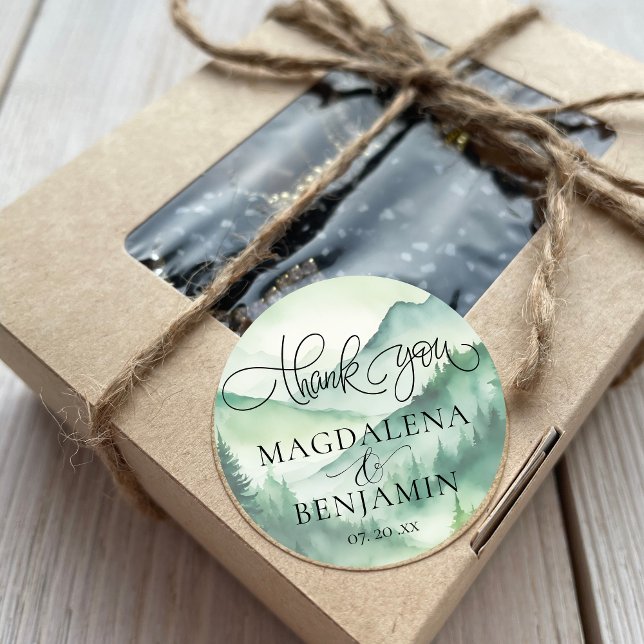 Adesivo Redondo Caligrafia Rustic Mountain Pine Árvores Obrigado (Criador carregado)