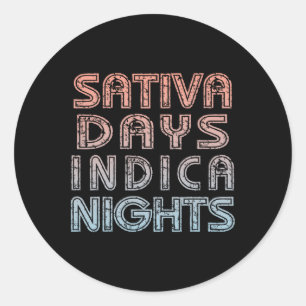 Adesivo Redondo Camisa de maconha divertida - Dias de Sativa, Noit