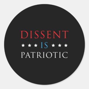 Adesivo Redondo Camisa Dissent Is Patriotic EUA Resistência Políti