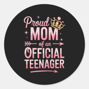 Adesivo Redondo Camisa Orgulhosa Mãe De Um Adolescente Oficial Mul
