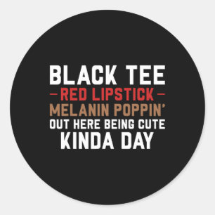 Adesivo Redondo Camiseta Batom Vermelho Melanina Pele Marrom Histó