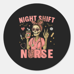 Adesivo Redondo Camiseta de Halloween Turno Noturno Esqueleto Enfe