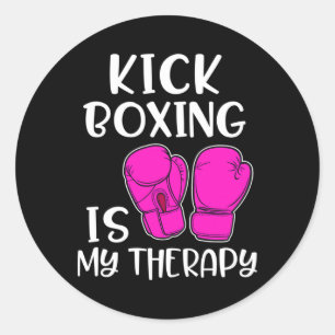 Adesivo Redondo Camiseta de Kickboxing Feminina É Minha Terapia En