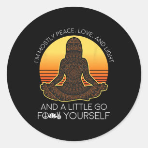 Adesivo Redondo Camiseta de Yoga Maioritariamente Paz Amor e Luz e