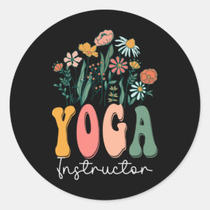 Adesivo Redondo Camiseta Floral Retro Groovy Instrutora de Yoga Fl