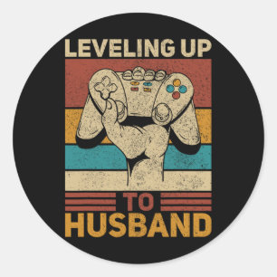 Adesivo Redondo Camiseta Retro Gamer Subindo de Nível Para Marido