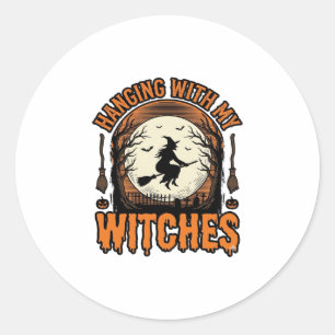 Adesivo Redondo Camiseta Vintage de Halloween com Minhas Bruxas De