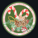 Adesivo Redondo Candy Cane Merry Christmas Round Sticker<br><div class="desc">Aqui está um adesivo de Natal nostálgico e colorido que soletra o Feliz Natal e apresenta canas doces,  uma estrela de pão de gengibre,  ornamento,  cones de pínus e galhos verdes com bagas sagradas. Utilize-os em envelopes,  cartões,  presentes e muito mais!</div>