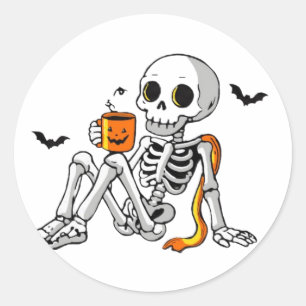 Adesivo Redondo Caneca de Esqueleto de Halloween Aconchegante com