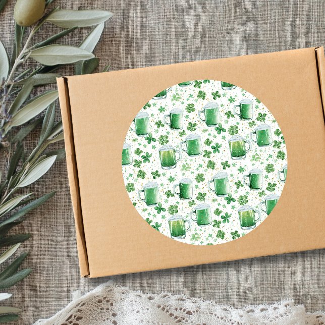 Adesivo Redondo Canecas de Cerveja Verde Elegantes e Trevos Branco (Criador carregado)