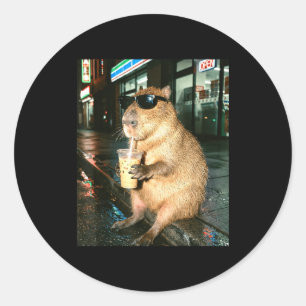 Adesivo Redondo Capivara bebendo café gelado, meme de foto de capi