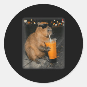 Adesivo Redondo Capivara bebendo café gelado meme engraçado de ani