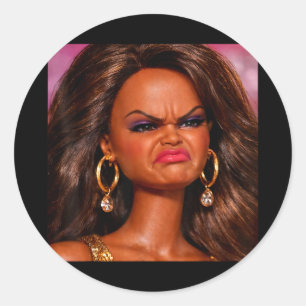 Adesivo Redondo Cara de boneca preta de desgosto irritado meme rea