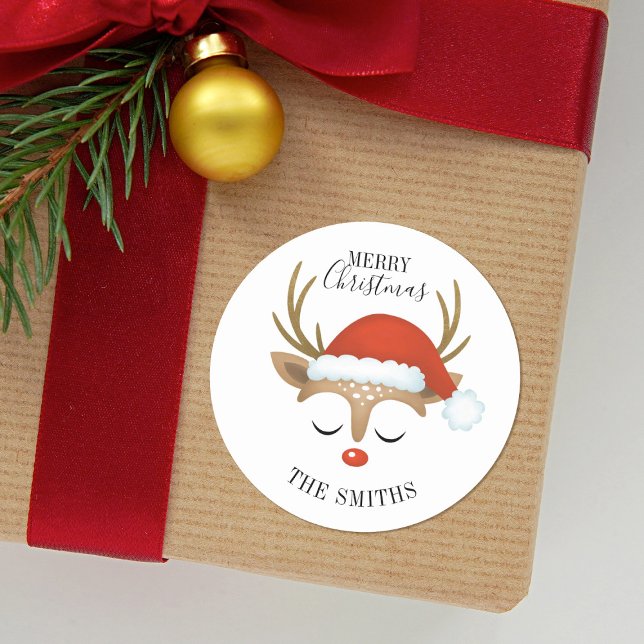 Adesivo Redondo Carrossel Clássico de Reindeer de Natal Feliz (A cute Reindeer with a Santa hat decorates this Christmas Sticker. Fun for your kids presents.)