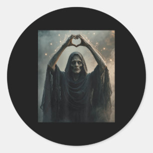 Adesivo Redondo Cartaz de terror de rosto assustador mãos coração