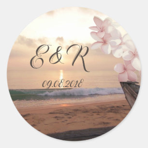 Adesivo Redondo Casamento ao Pôr do Sol na Praia Plumeria