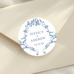 Adesivo Redondo Casamento Azul com Grace Floral Dusty, Ornamentado<br><div class="desc">Para mais personalização,  clique no link "personalizar mais" e use nossa ferramenta design para modificar esse modelo. Se precisar de ajuda ou itens correspondentes,  entre em contato comigo.</div>