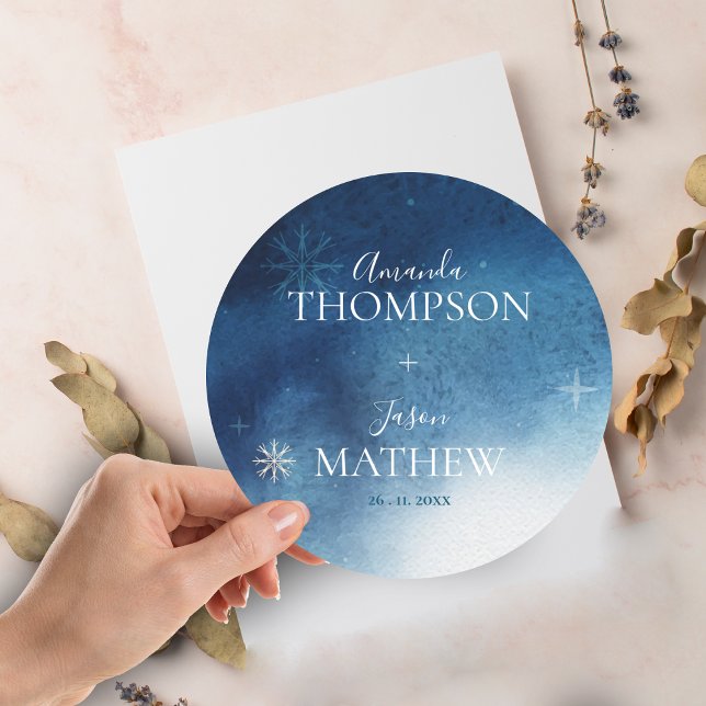 Adesivo Redondo Casamento Branca Branca Com Neve (Whimsical Blue White Snowflake Wedding Classic Round Sticker)