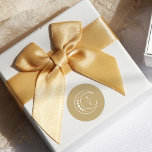 Adesivo Redondo Casamento Celestial de Iniciais de Monograma Doura<br><div class="desc">Coloque o seu tema celeste no "Dourado Monograma Iniciais Celestiais Clássico de Casamento Celestial" Contra um fundo branco limpo, a lua e as estrelas da lua da lua e do ouro, complementadas pelas elegantemente simples iniciais personalizáveis do casal, tornam-se um emblema encantador. As fases da lua delicadamente incorporadas acrescentam uma...</div>