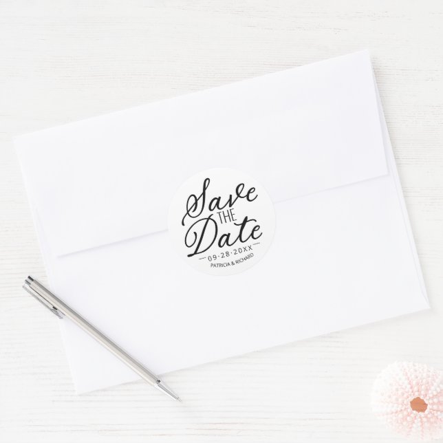 Adesivo Redondo Casamento Chic Black Script Save The Date (Envelope)
