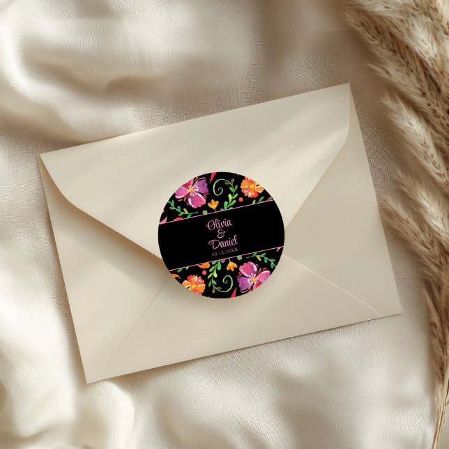 Adesivo Redondo Casamento Colorido de Floral Fiesta Mexicano (Colorful Mexican Floral Fiesta Wedding Classic Round Sticker on an elegant wedding envelope.)
