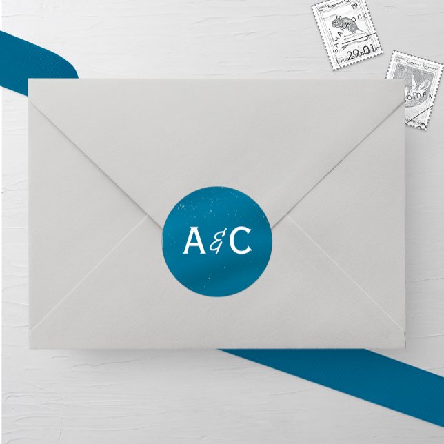 Adesivo Redondo Casamento com Monograma de Neve do Céu Azul Médio (Criador carregado)