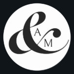 Adesivo Redondo Casamento de Ampersand do Monograma Script<br><div class="desc">Faça sua celebração com charme personalizado através de nossos autocolantes de casamento, projetados para encarnar graça e refinamento. Cada adesivo mostra seu monograma em um distinto tipo de serifa, evocando elegância do eterno e a força duradoura do seu sindicato. Uma amperse fluente em escrita clássica entrelinha delicadamente suas iniciais, capturando...</div>