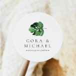 Adesivo Redondo Casamento de Destino de Palma de Praia Tropical da<br><div class="desc">A coleção do CORA apresenta folhas tropicais de palma de aquarela e uma letra elegante de escrita. Esta coleção é perfeita para um casamento de destino ou qualquer outro evento temático tropical.</div>