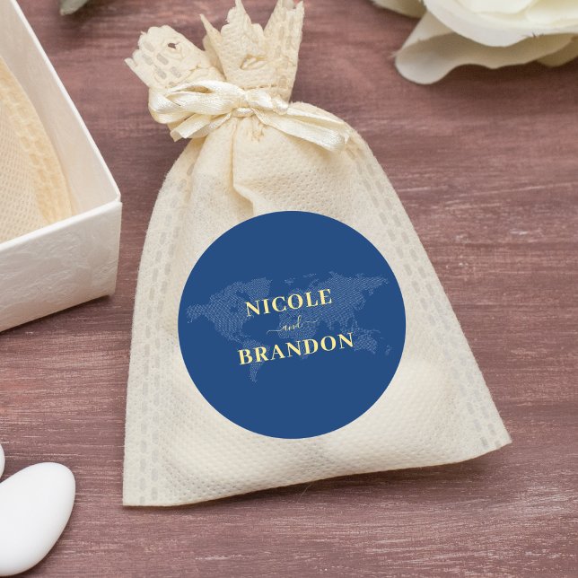 Adesivo Redondo Casamento de Destino do Mapa do Mundo Azul (Blue World Map Destination Wedding Classic Round Sticker)