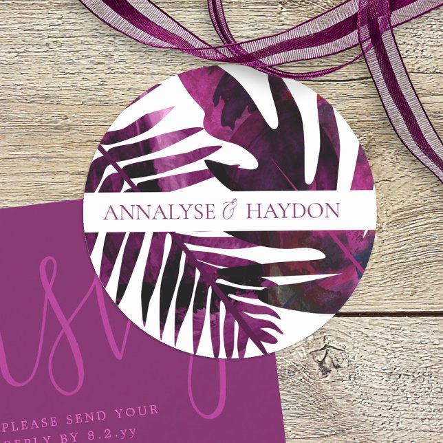 Adesivo Redondo Casamento de Folhas Tropicais Violetas, Berry Rosa (tropical wild berry pink, wine pink island palm leaves, monstera, ferns beach wedding sticker)