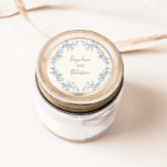 Adesivo Redondo Casamento de Frame Floral Rustic Vintage<br><div class="desc">Vinheta de casamento Rústico e Elegante de arte floral com um design de coroa botânica poeirento de cor azul.</div>