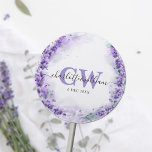 Adesivo Redondo Casamento de Monograma Elegante de lavanda<br><div class="desc">Lavanda Elegante Vinheta redonda Clássica Monograma com Coloração de Água</div>