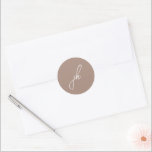 Adesivo Redondo Casamento de Monograma Neutro Terrestre Elegante<br><div class="desc">Vinhetas de casamento elegantes com um design clássico com seu monograma em letra de script.</div>